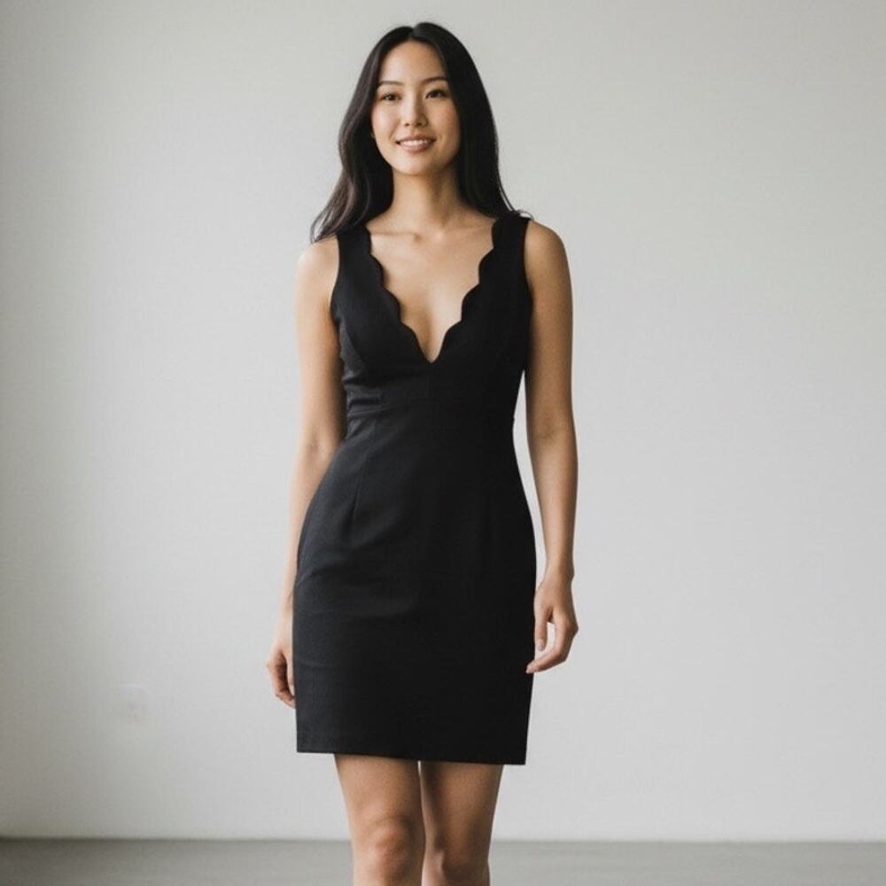Lulus Bodycon Mini Dress XS Black Scalloped V Neck Sleeveless Party